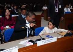 யுனெஸ்கோ தலைமையிலான உலகளாவிய ஐ.நா மேடையில் 6 வயதேயான இந்தியாவின் இளம் குழந்தை சுற்றுச்சூழல் ஆர்வலரான ரூஹி மொஹசப் கௌரவிக்கப்பட்டு வரலாற்று சாதனை புரிந்துள்ளார்.