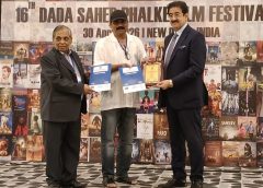 நடிகர்கள் கருணாஸ், நிமிஷா சஜயன் நடிப்பில் உருவாகியுள்ள ‘என்ன விலை’ திரைப்படம், வெளியீட்டிற்கு முன்பே தாதாசாகேப் பால்கே சர்வதேச திரைப்பட விழாவில் சிறந்த திரைக்கதைக்கான விருது வென்றுள்ளது!