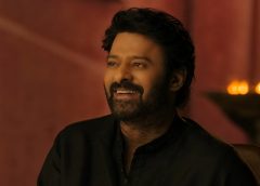“நான் ஒரு புதிய நாட்டில் விழித்தெழுந்தாலும், அங்கும் என்னை மக்கள் அடையாளம் கண்டுகொள்கிறார்கள்” – ‘பாகுபலி’ உலகளாவிய தாக்கம் குறித்து பிரபாஸ் உலகின் எந்த நாட்டுக்குச் சென்றாலும் யாராவது ஒருவர் வந்து ‘பாகுபலி’ என்று அழைத்துவிடுகிறார்கள்.”-பிரபாஸ்