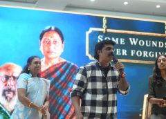 கோவை ரத்தினம் கல்லூரியில் பிரம்மாண்டமாக நடைபெற்ற ‘துரோகம் பழகு’ திரைப்படத்தின் 3rd Look மற்றும் டீசர் வெளியீட்டு விழா! 4000 மாணவ-மாணவிகள் உற்சாக வரவேற்பு!