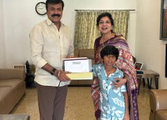 தனது மகளின் திருமண  அழைப்பிதழை தமிழகத்தில் உள்ள அனைத்து அரசியல் பிரமுகர்களுக்கும் கொடுத்து விழாவிற்கு அழைப்பு விடுத்து வருகிறார் எல்.கே. சுதீஷ் MP